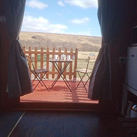 Отель Wee Hoose Glamping 3 Kinbrace Экстерьер фото