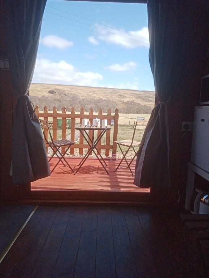 Отель Wee Hoose Glamping 3 Kinbrace Экстерьер фото