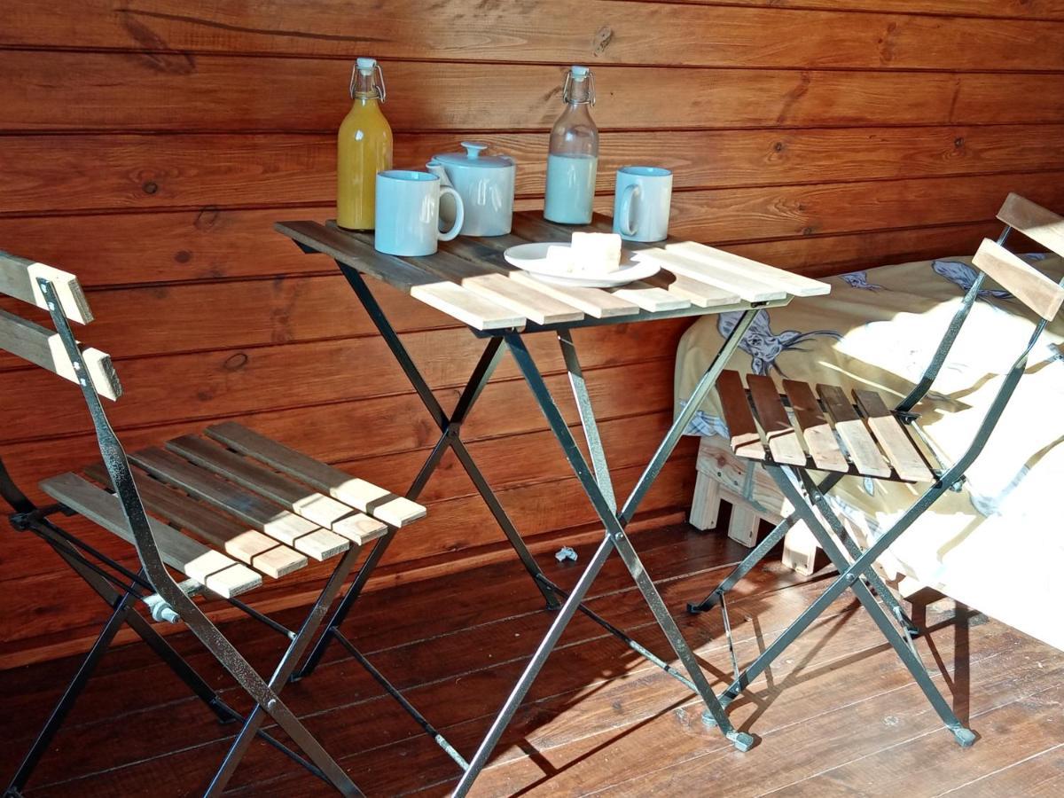 Отель Wee Hoose Glamping 3 Kinbrace Экстерьер фото